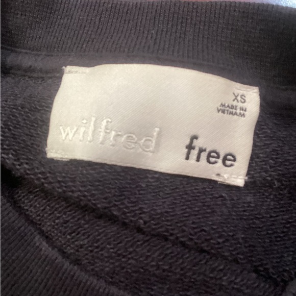 Aritzia Wilfred free long sleeve black croptop. Size xs. - Picture 5 of 7